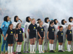Reprezentacja kobiet Iranu porzuca protest i śpiewa hymn narodowy podczas Pucharu Azji AFC