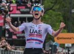 Tadej Pogacar odbiera ż&oacute;łtą koszulkę od Vingegaarda i prowadzi w Tour de France po trzecim etapie