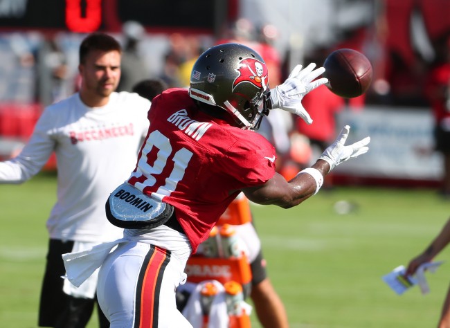 Była gwiazda NFL Antonio Brown poddany ekstradycji do USA, aby stawić czoła zarzutowi usiłowania morderstwa drugiego stopnia