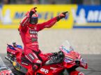 Marc M&aacute;rquez wygrywa 100. Grand Prix MotoGP na Węgrzech i wraca do pierwszej piątki